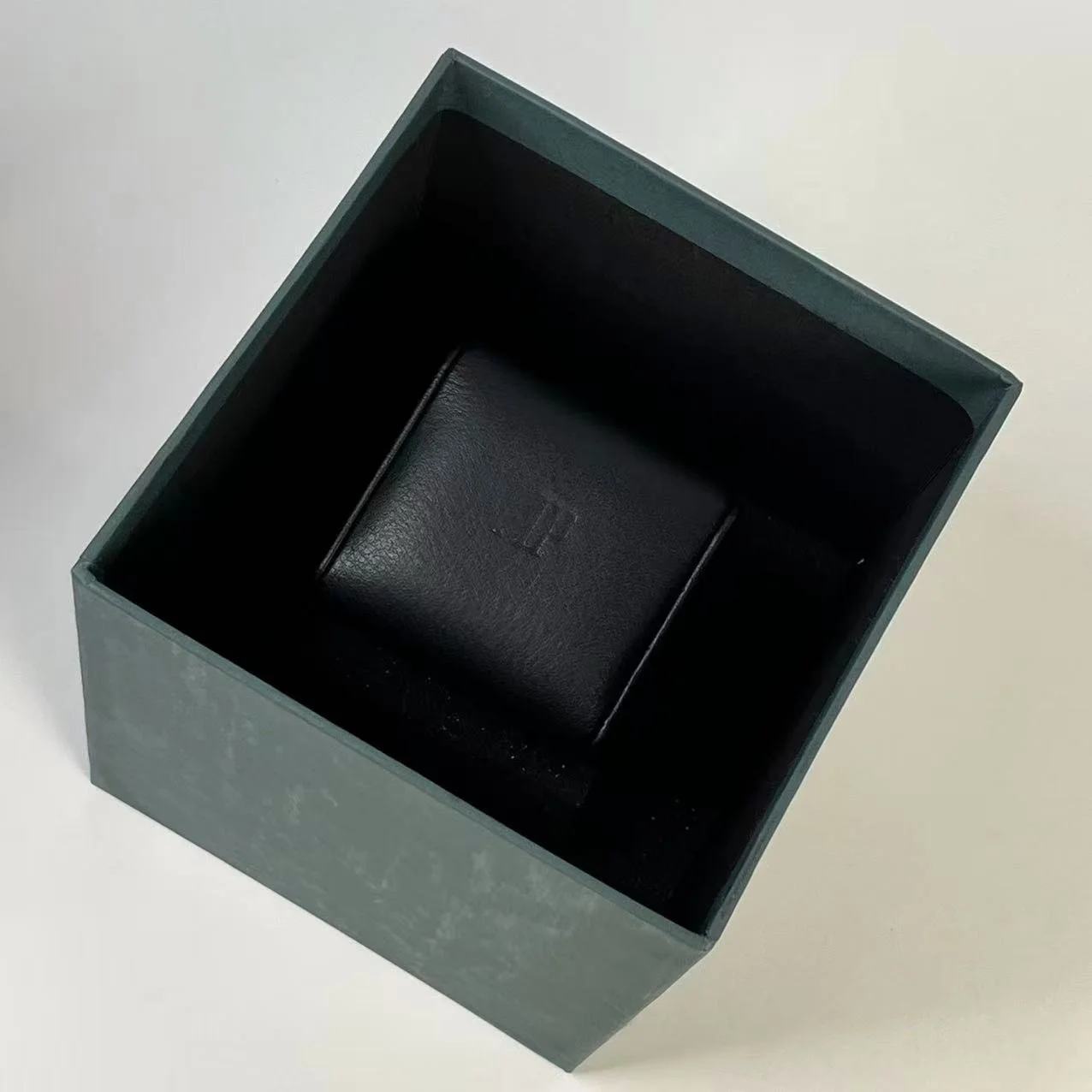 オーデマピゲ　ウォッチスタンド Audemars Piguet × The Watch Stand – Luxury Leather & Stone Display
